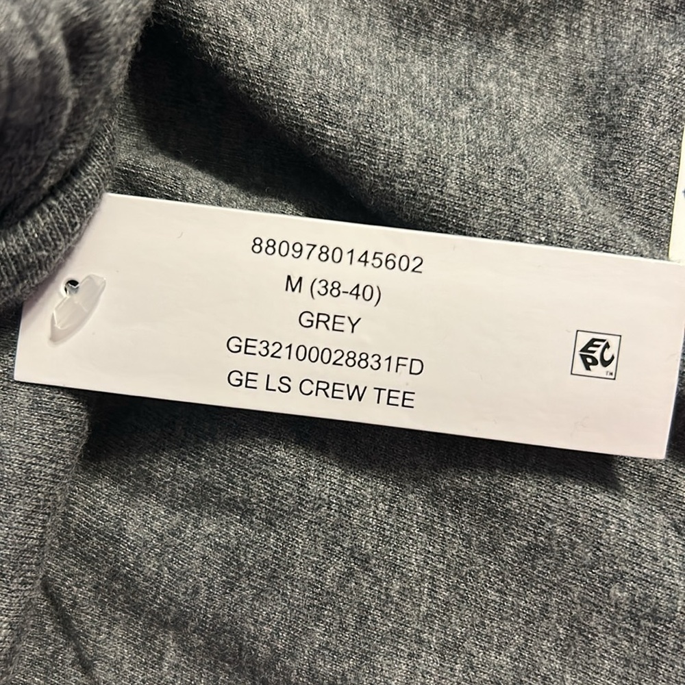 ✨NEW✨ Lot of two Men's Long Sleeve Crew T-shirt Size medium (38-40) - Picture 5 of 7
